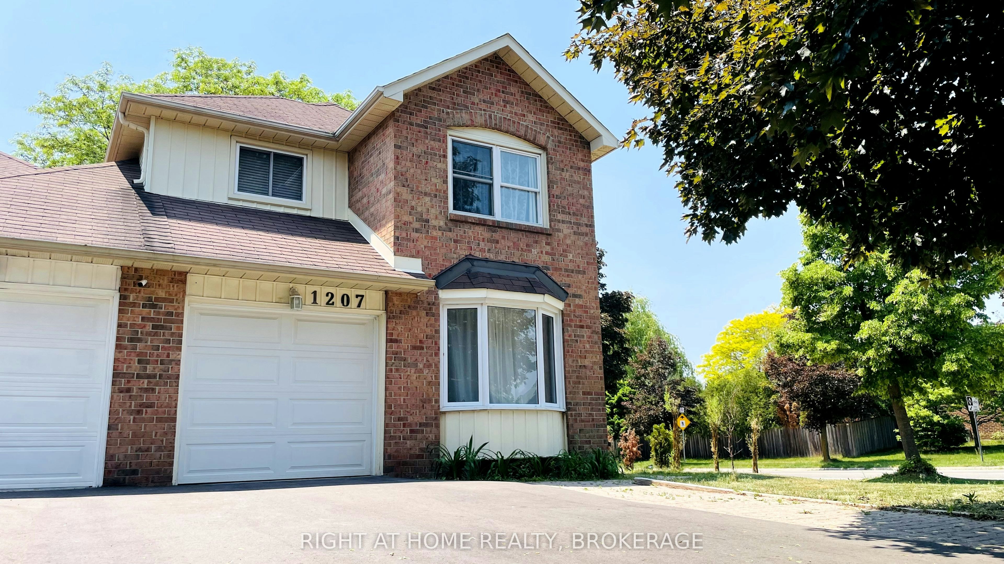 1207 Potters Wheel Crescent, Oakville, ON, L6M 1J3