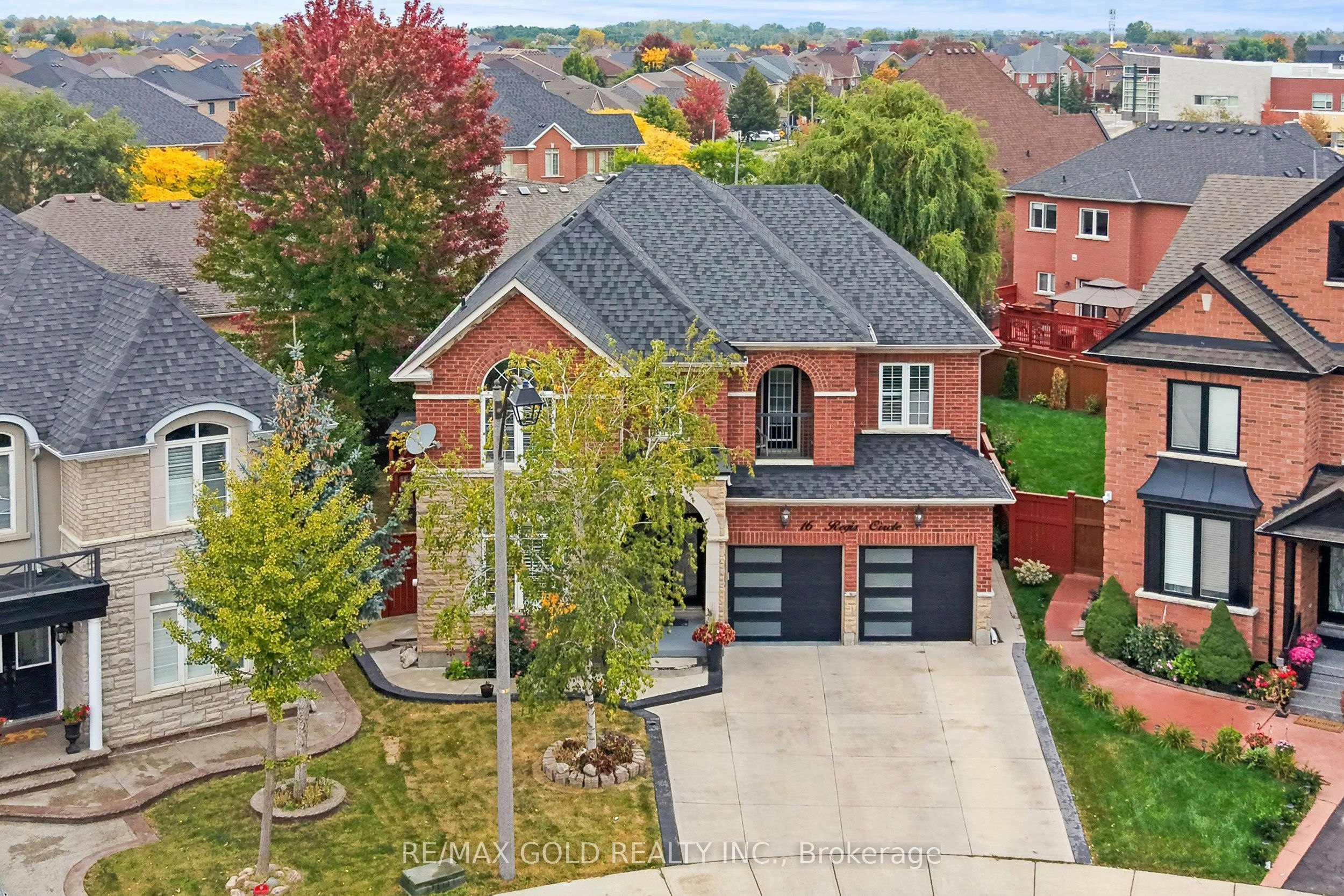 16 Regis Circle, Brampton, ON, L6P 1Y8
