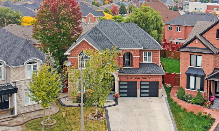 16 Regis Circle