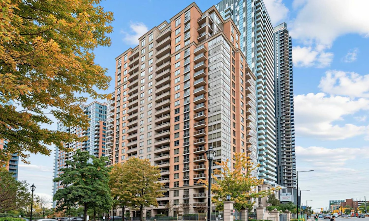 127-5233 Dundas Street W