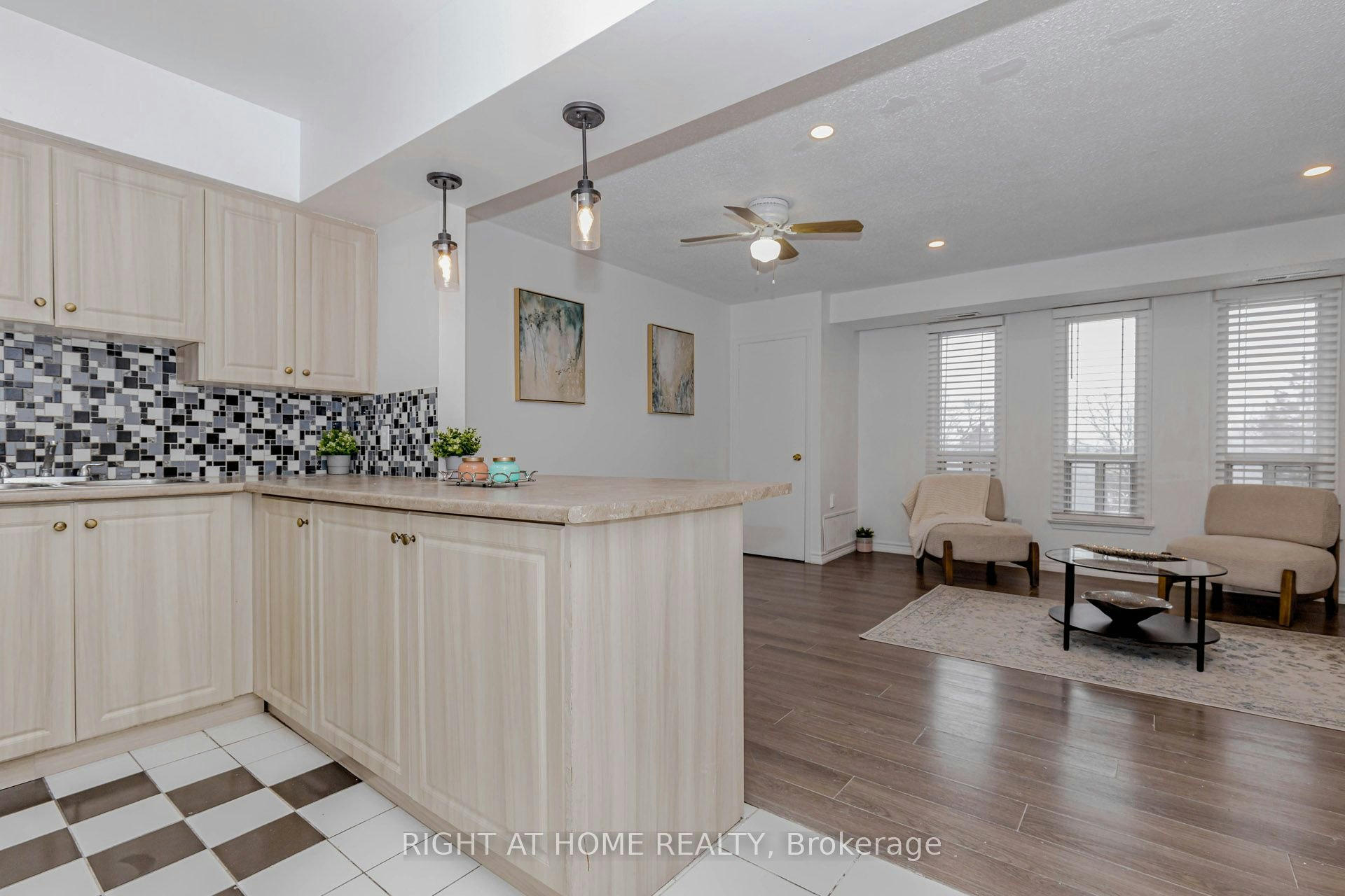3-40 Rexdale Boulevard, Toronto, ON, M9W 5Z3