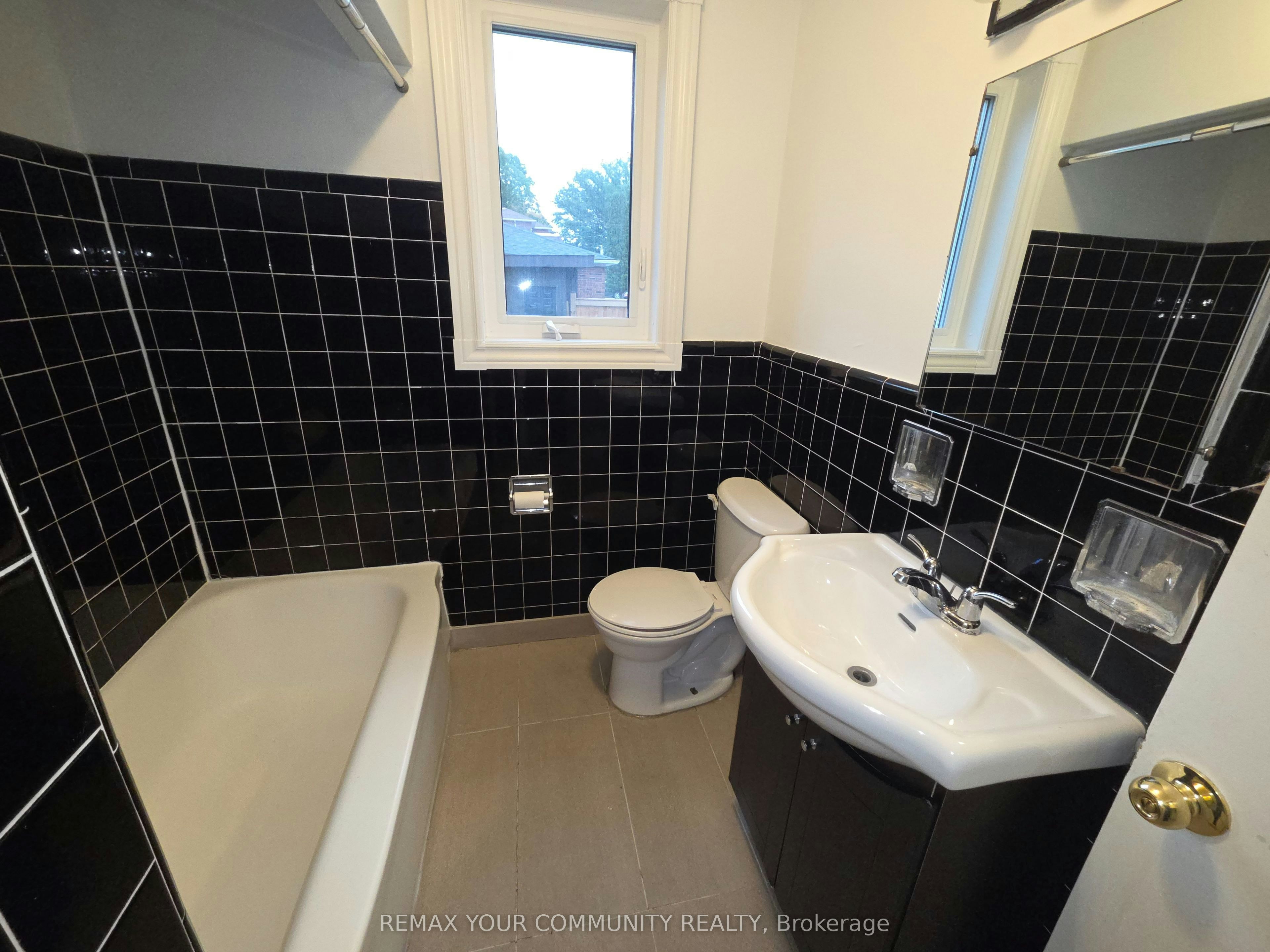 999 Caledonia Road, Toronto, ON, M6B 3Y9 - 11