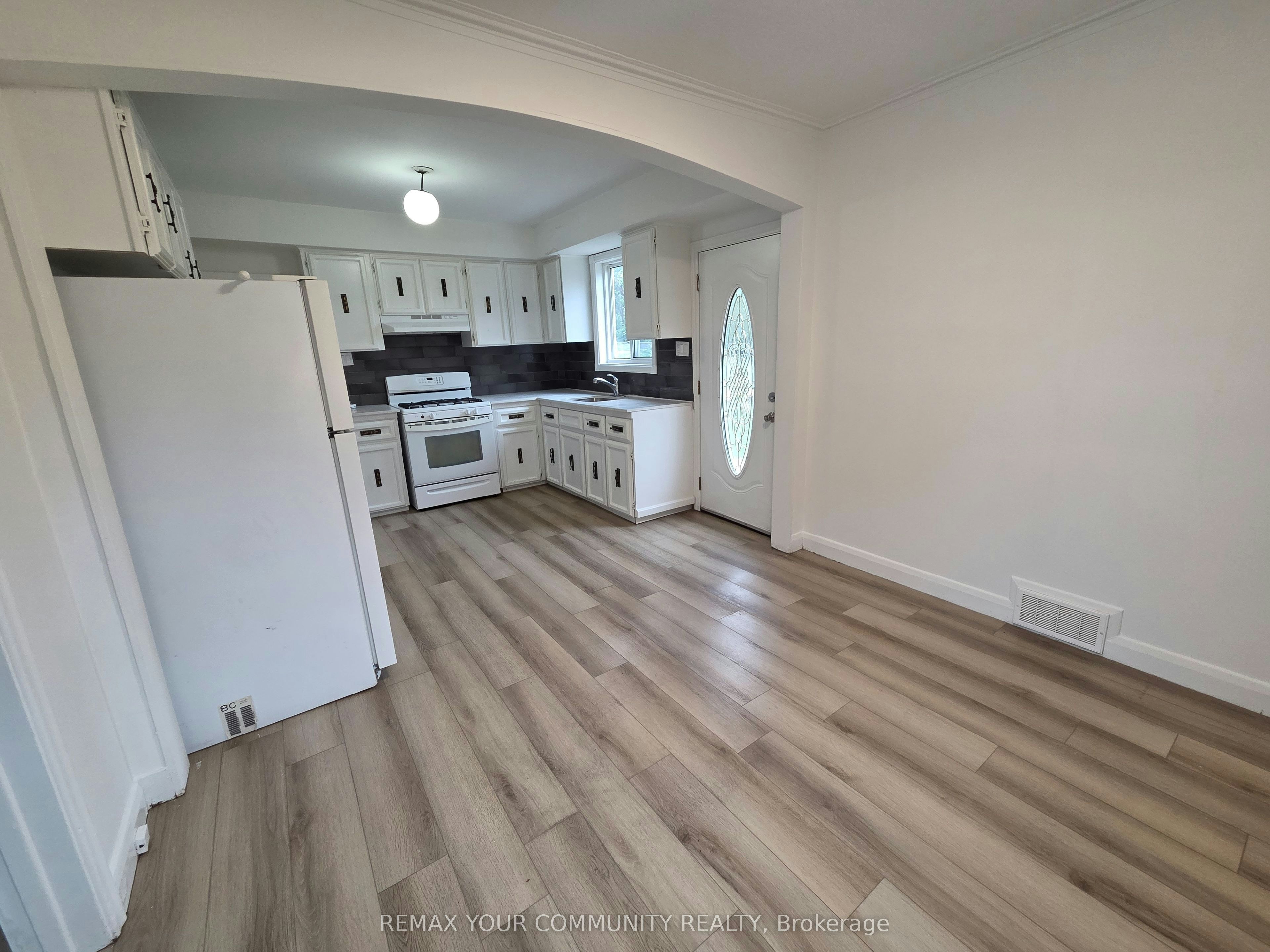 999 Caledonia Road, Toronto, ON, M6B 3Y9 - 3
