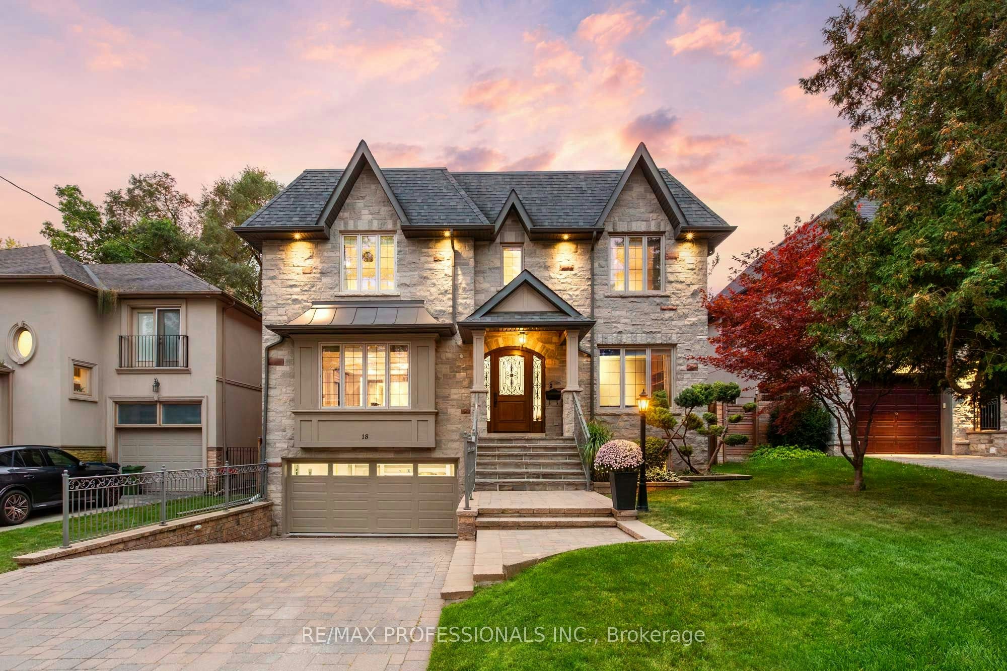 18 Hillcroft Drive, Toronto, ON, M9B 4X5