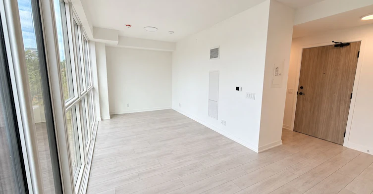 409-1381 Lakeshore Road, Mississauga, ON, L5E 1G6 - 2