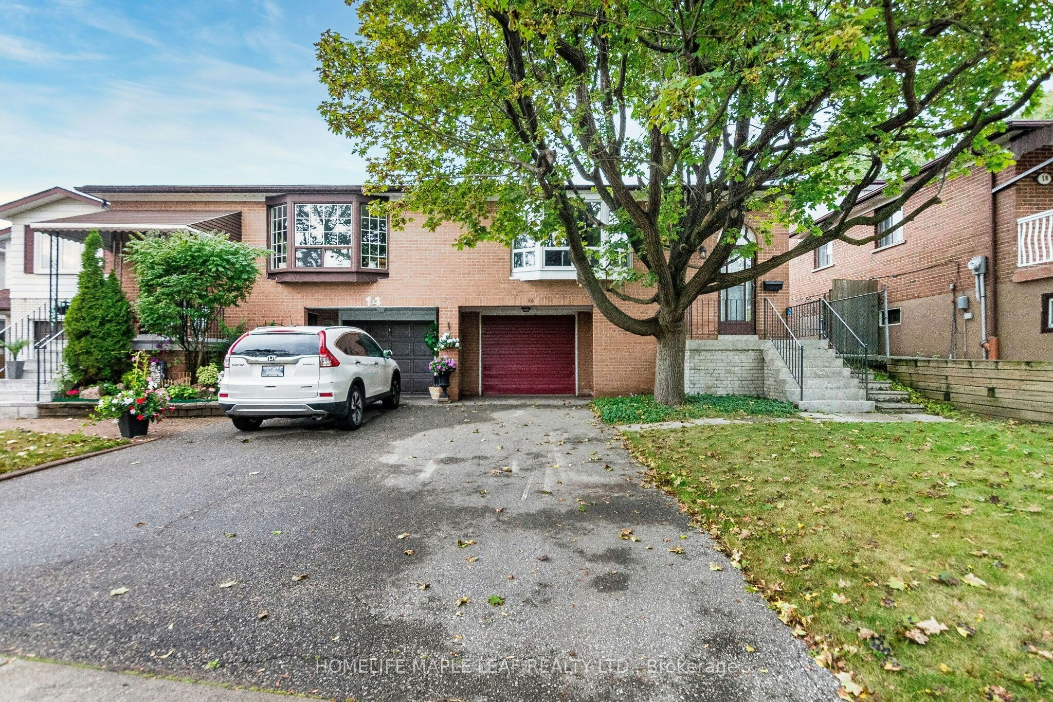 16 Zealand Road, Toronto, ON, M9R 3W4