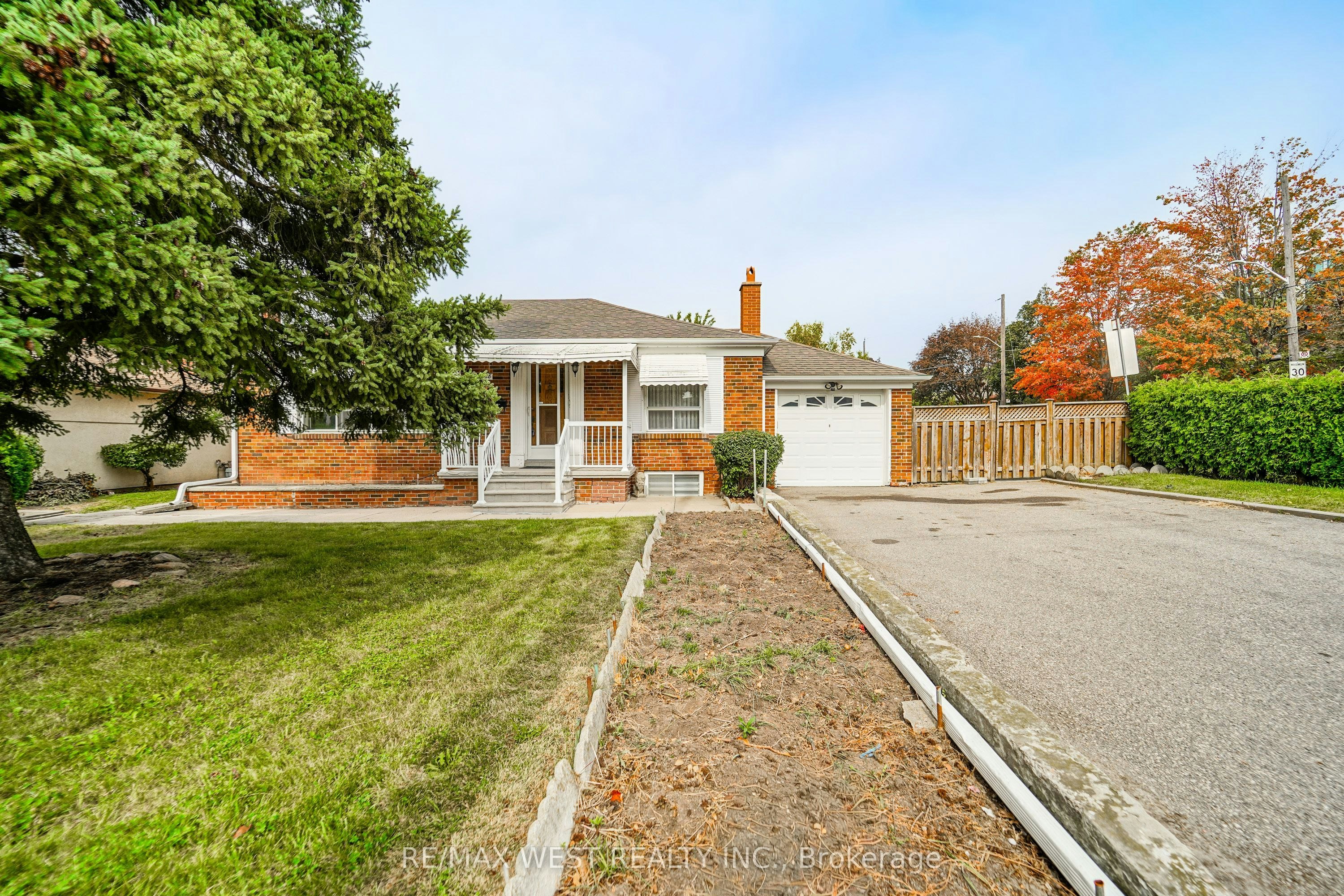 428 Maple Leaf Drive, Toronto, ON, M6L 1P7