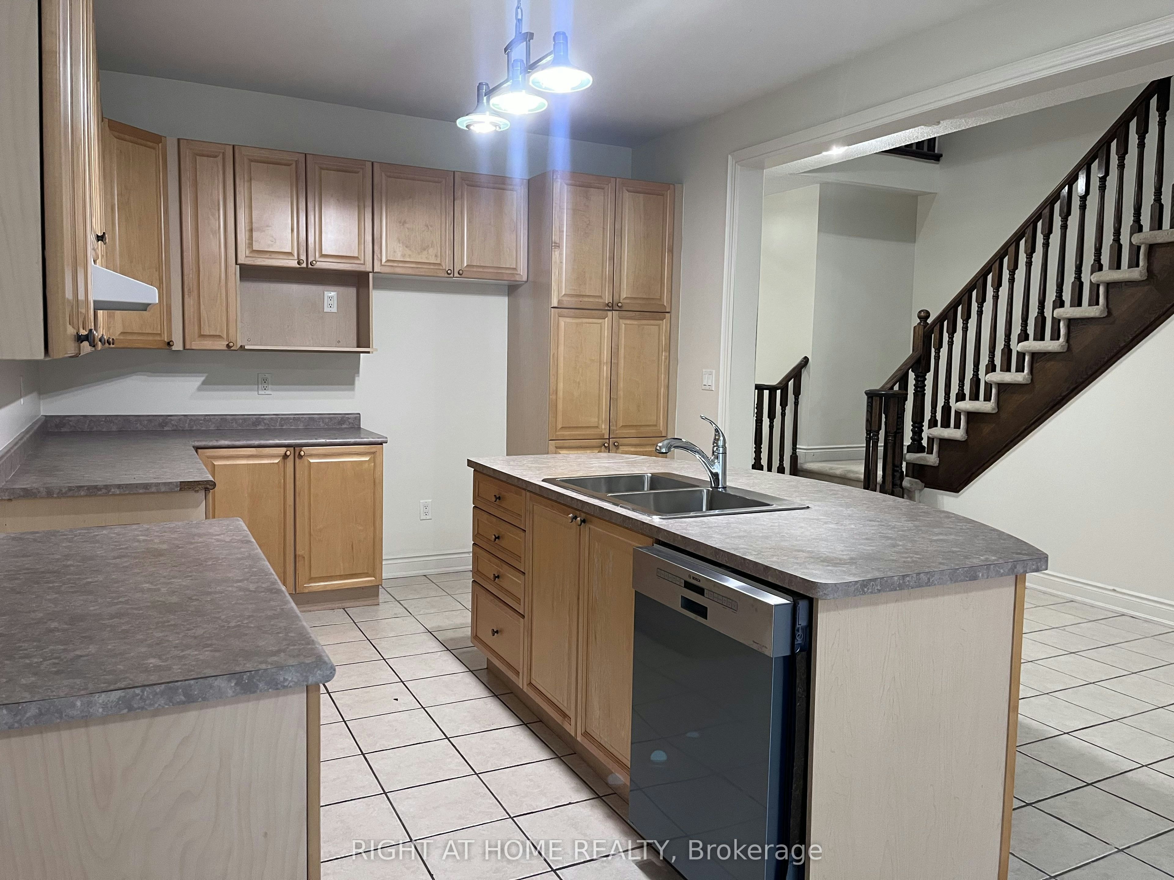 2518 Rugby Road, Mississauga, ON, L5B 1T2 - 8
