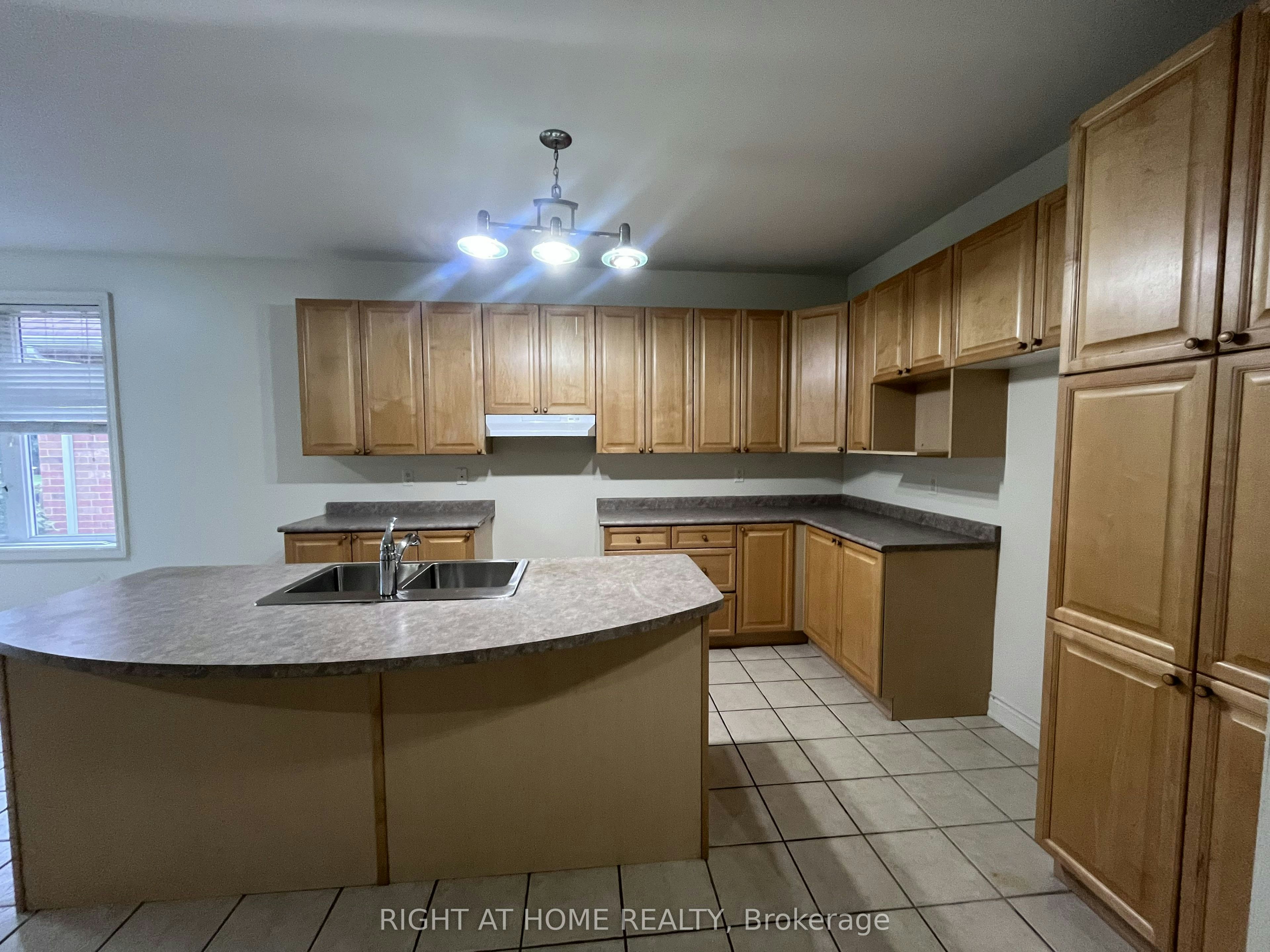 2518 Rugby Road, Mississauga, ON, L5B 1T2 - 5