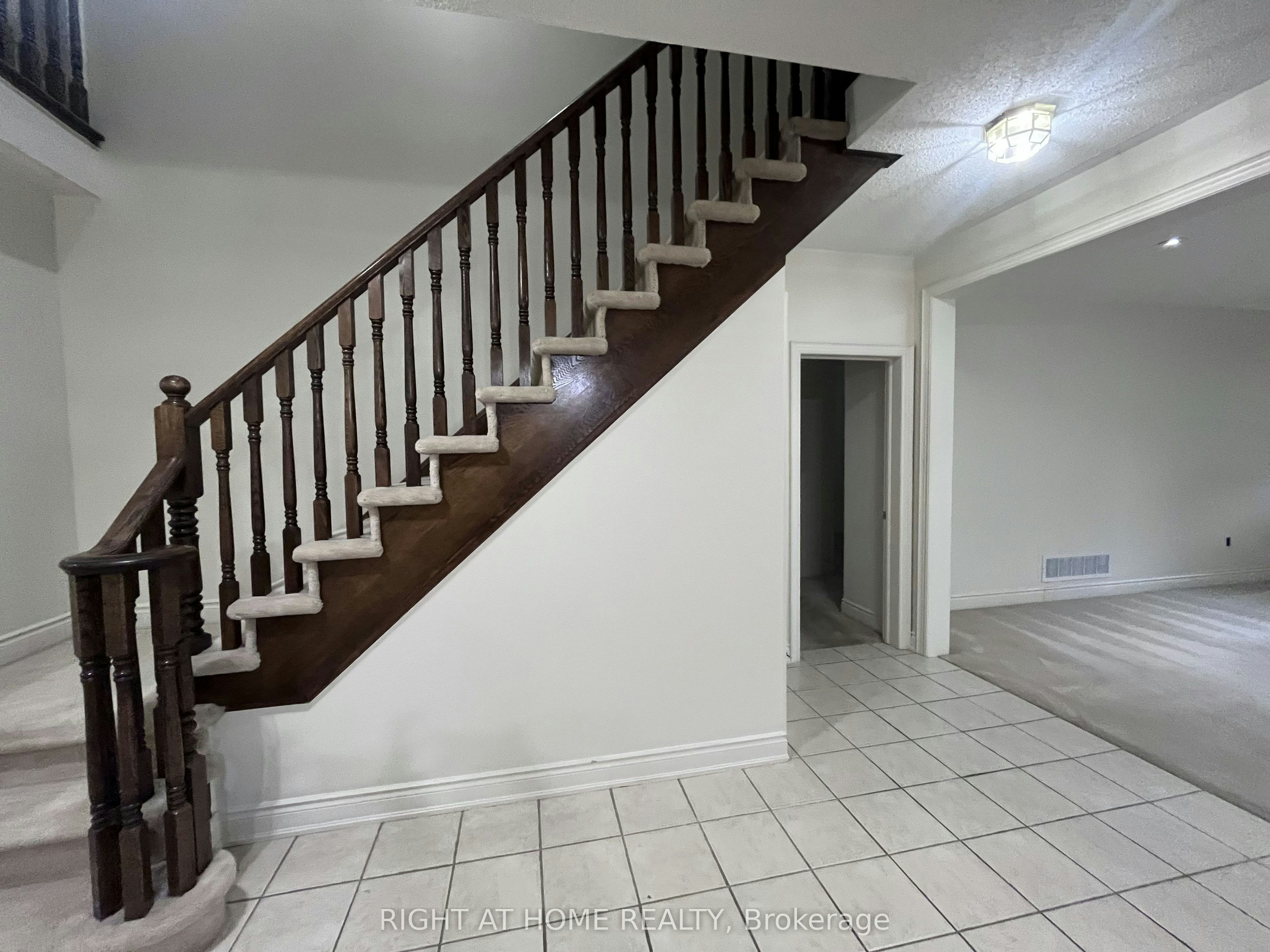 2518 Rugby Road, Mississauga, ON, L5B 1T2 - 12