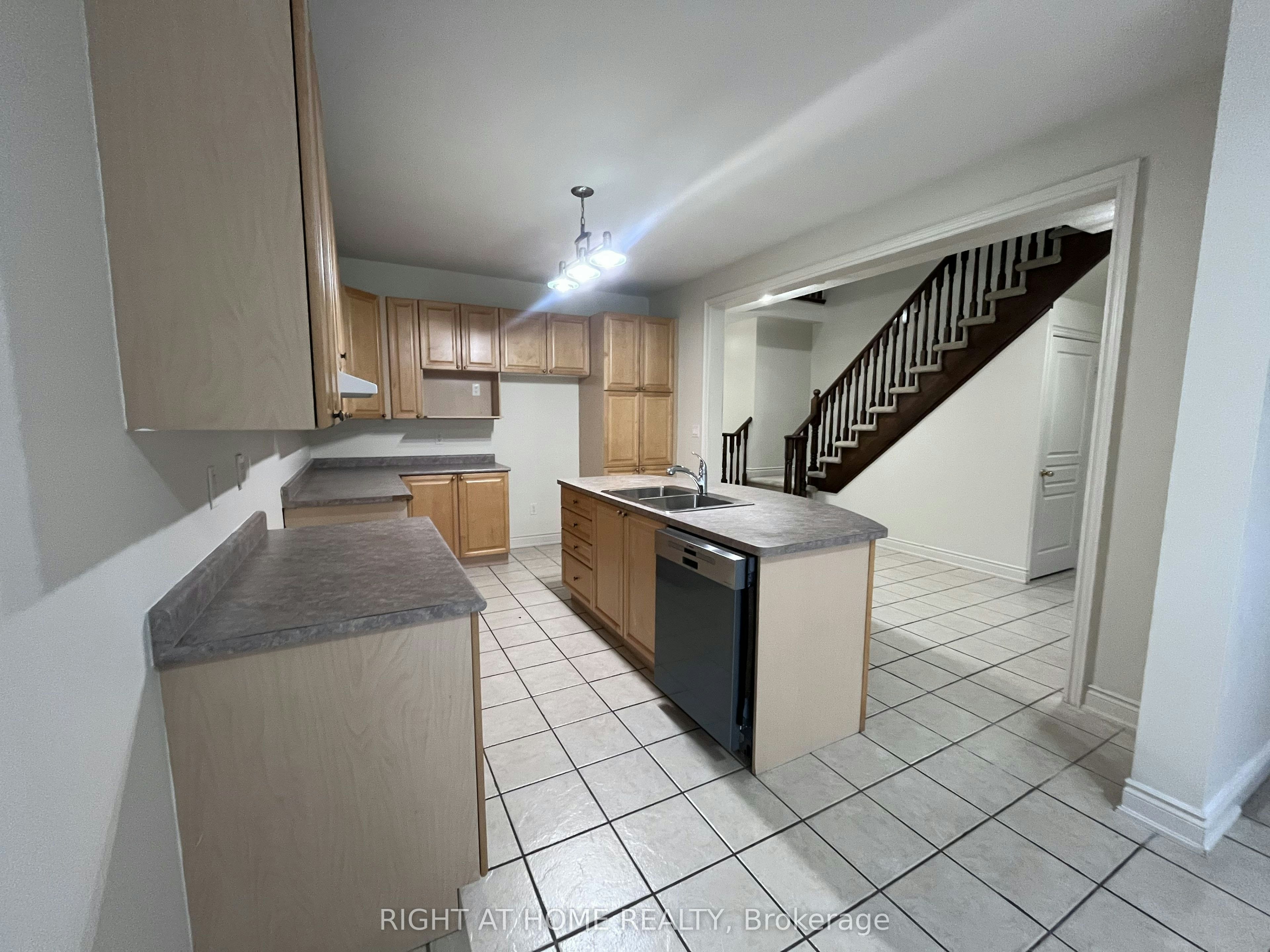 2518 Rugby Road, Mississauga, ON, L5B 1T2 - 7