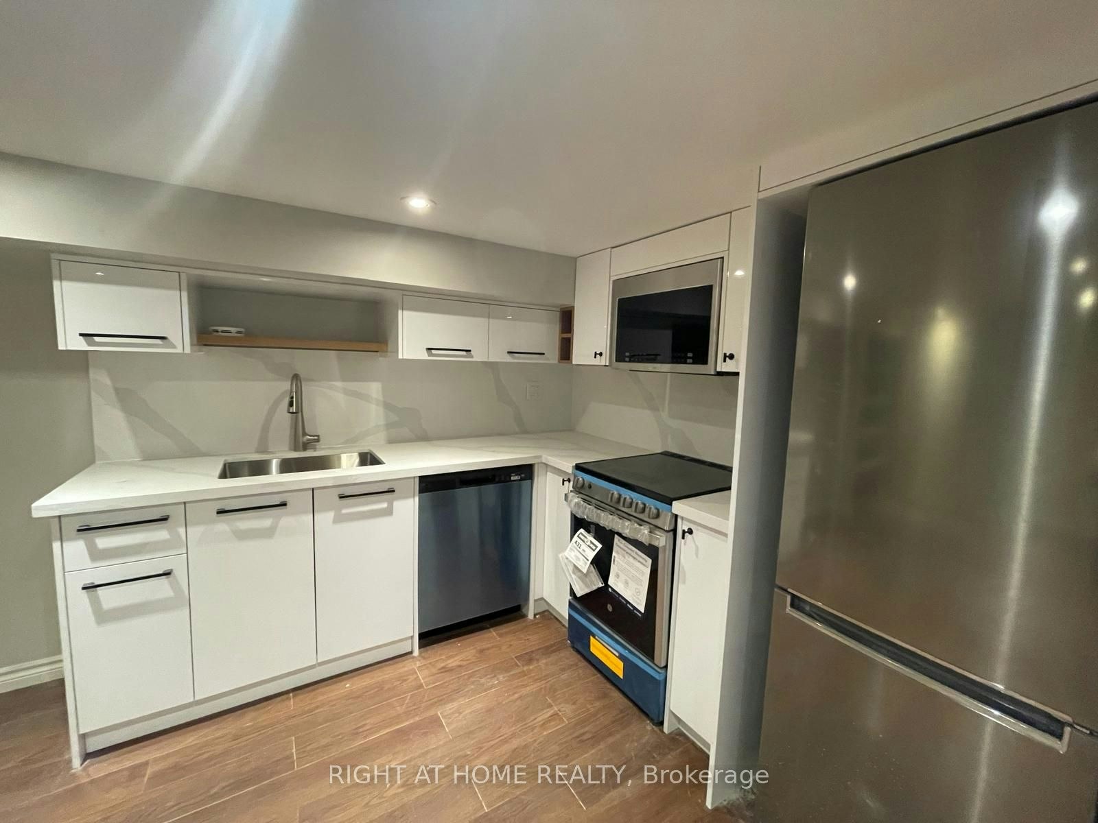 B-807 Dupont Street, Toronto, ON, M6G 1Z7