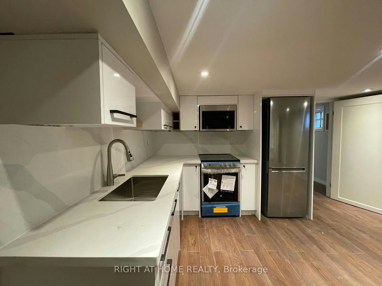 B-807 Dupont Street, Toronto, ON, M6G 1Z7 - 6