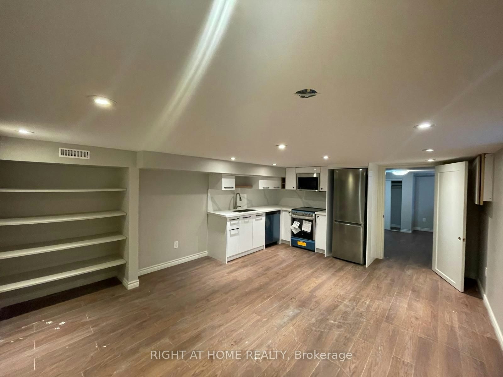 B-807 Dupont Street, Toronto, ON, M6G 1Z7 - 2