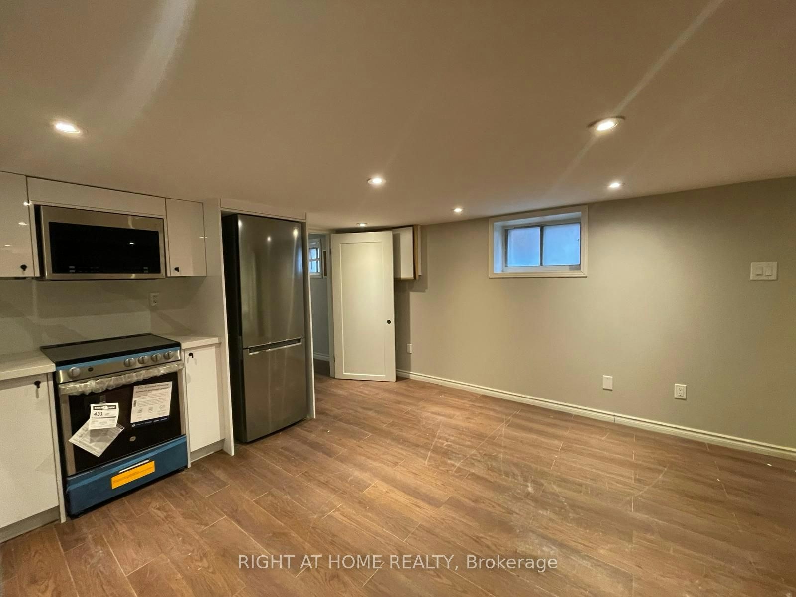 B-807 Dupont Street, Toronto, ON, M6G 1Z7 - 4