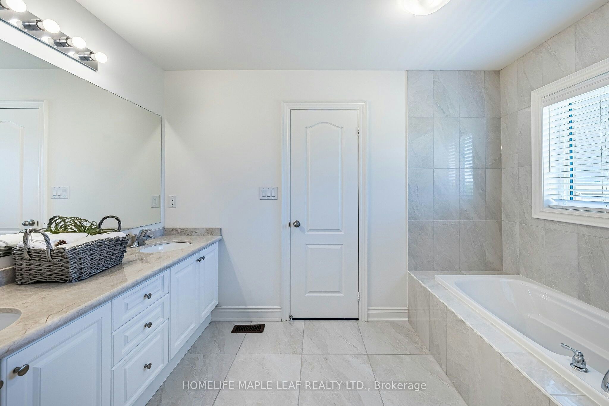 4039 Eternity Way, Oakville, ON, L6H 3R4 - 39