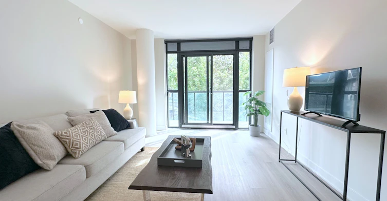 219-3385 Dundas Street W, Toronto, ON, M6S 2S2 - 3
