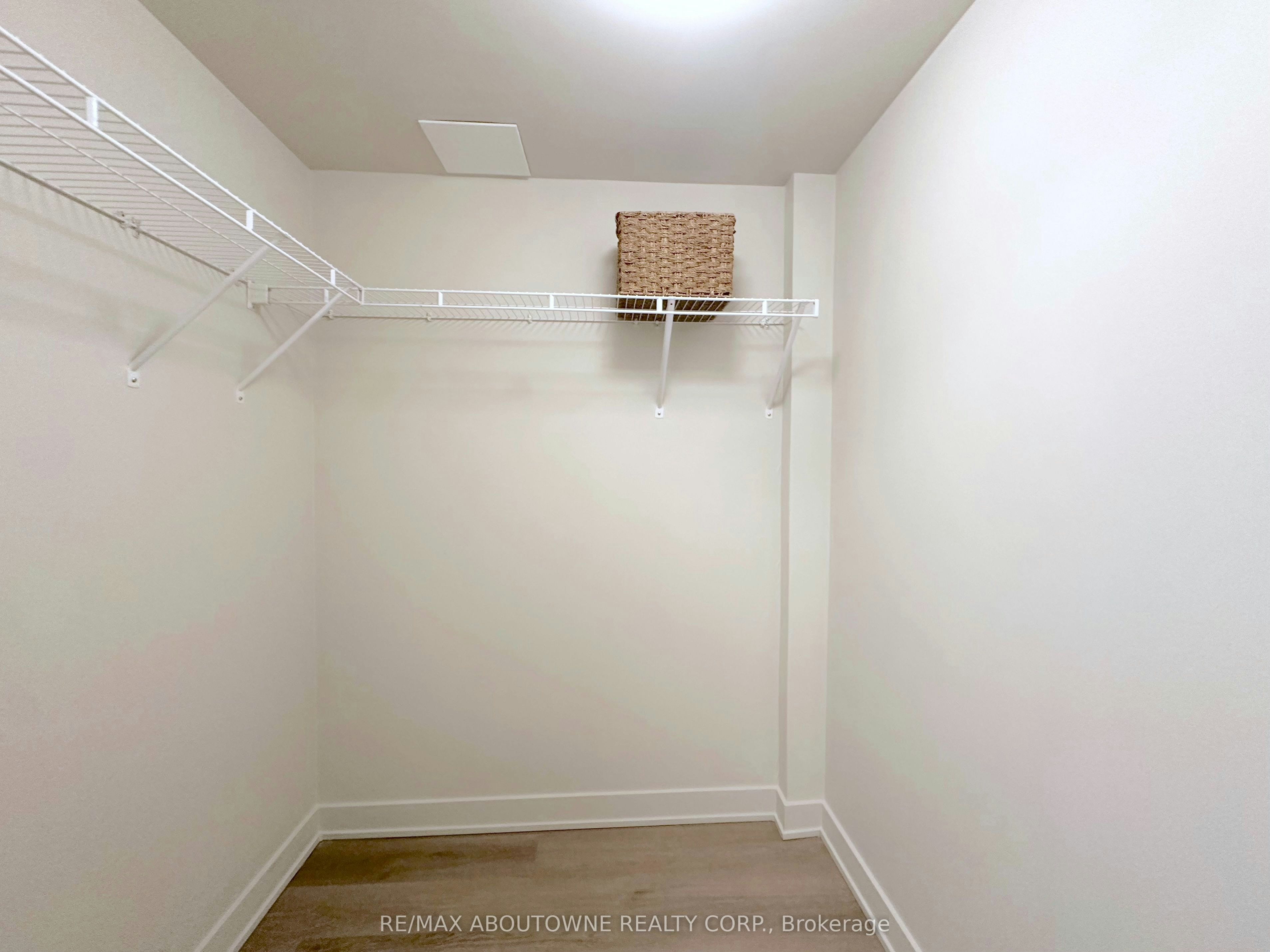 219-3385 Dundas Street W, Toronto, ON, M6S 2S2 - 11
