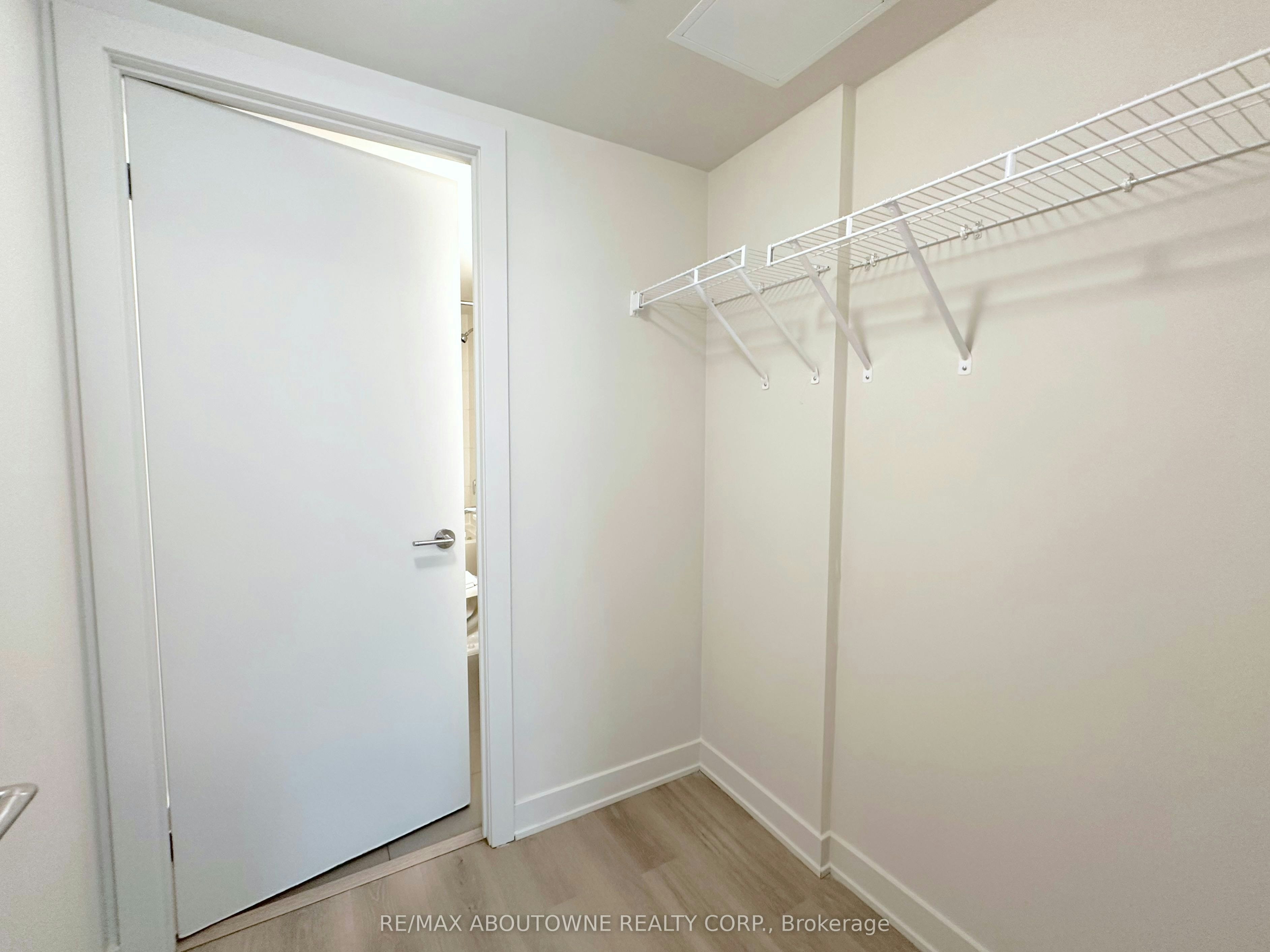 219-3385 Dundas Street W, Toronto, ON, M6S 2S2 - 17