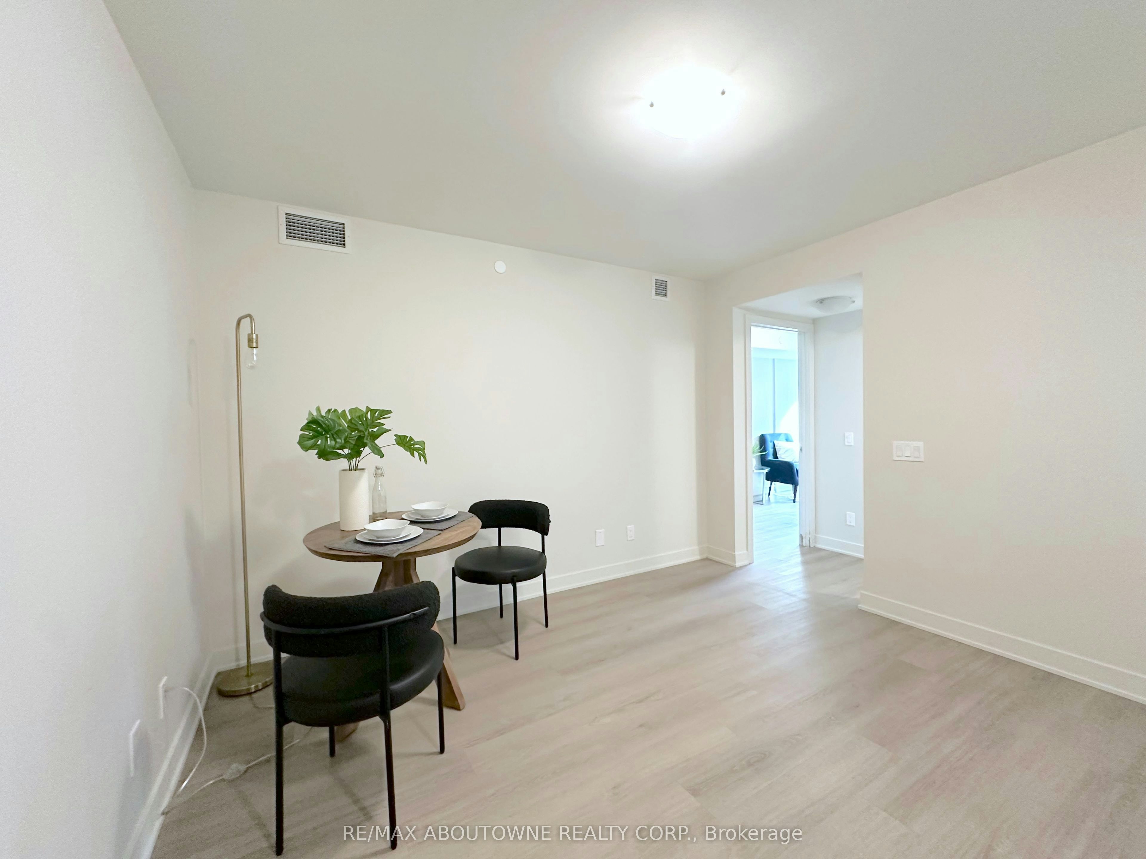 219-3385 Dundas Street W, Toronto, ON, M6S 2S2 - 7