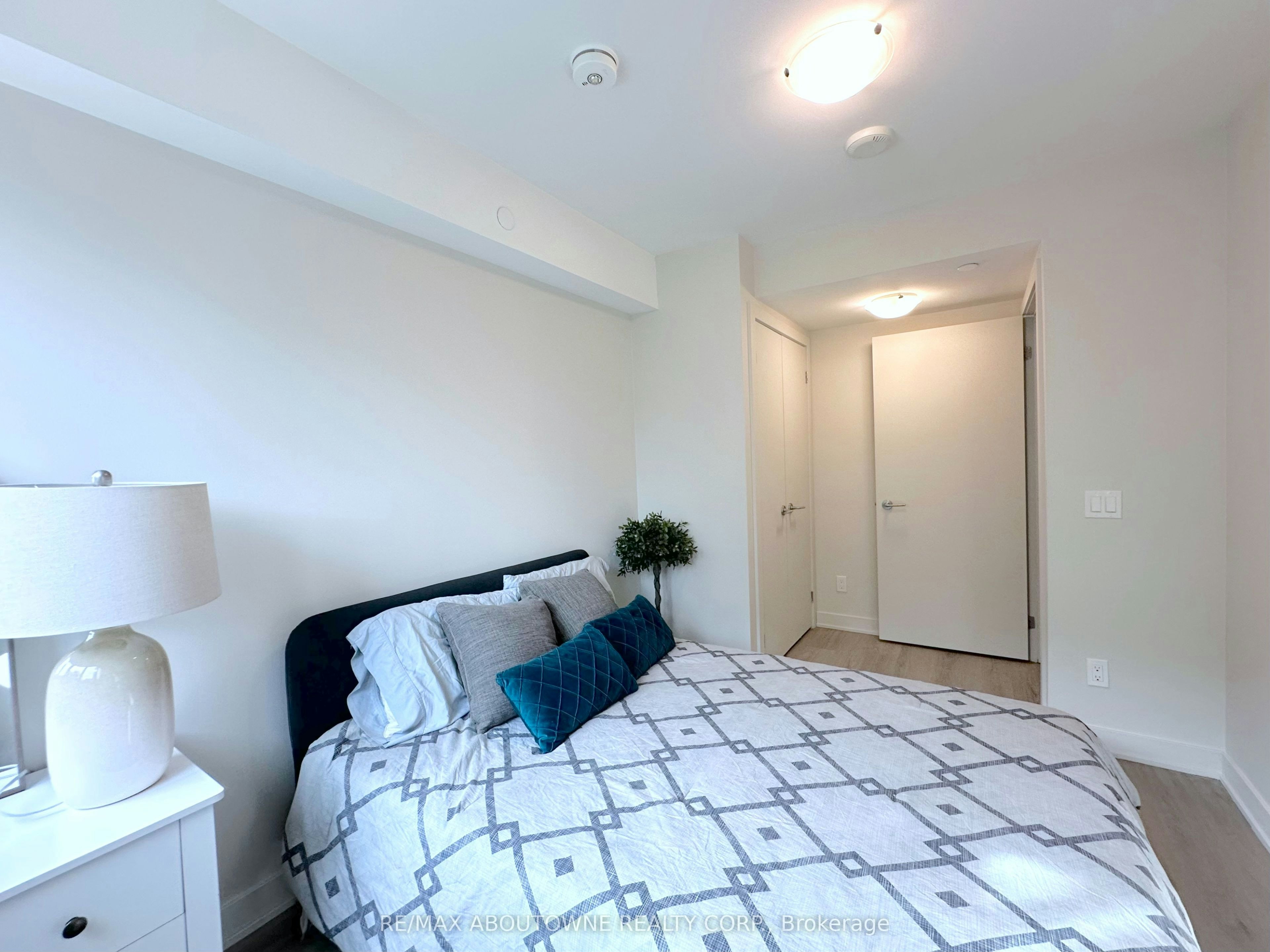 219-3385 Dundas Street W, Toronto, ON, M6S 2S2 - 14