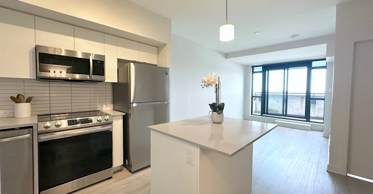 611-3385 Dundas Street W, Toronto, ON, M6S 2S2 - 2