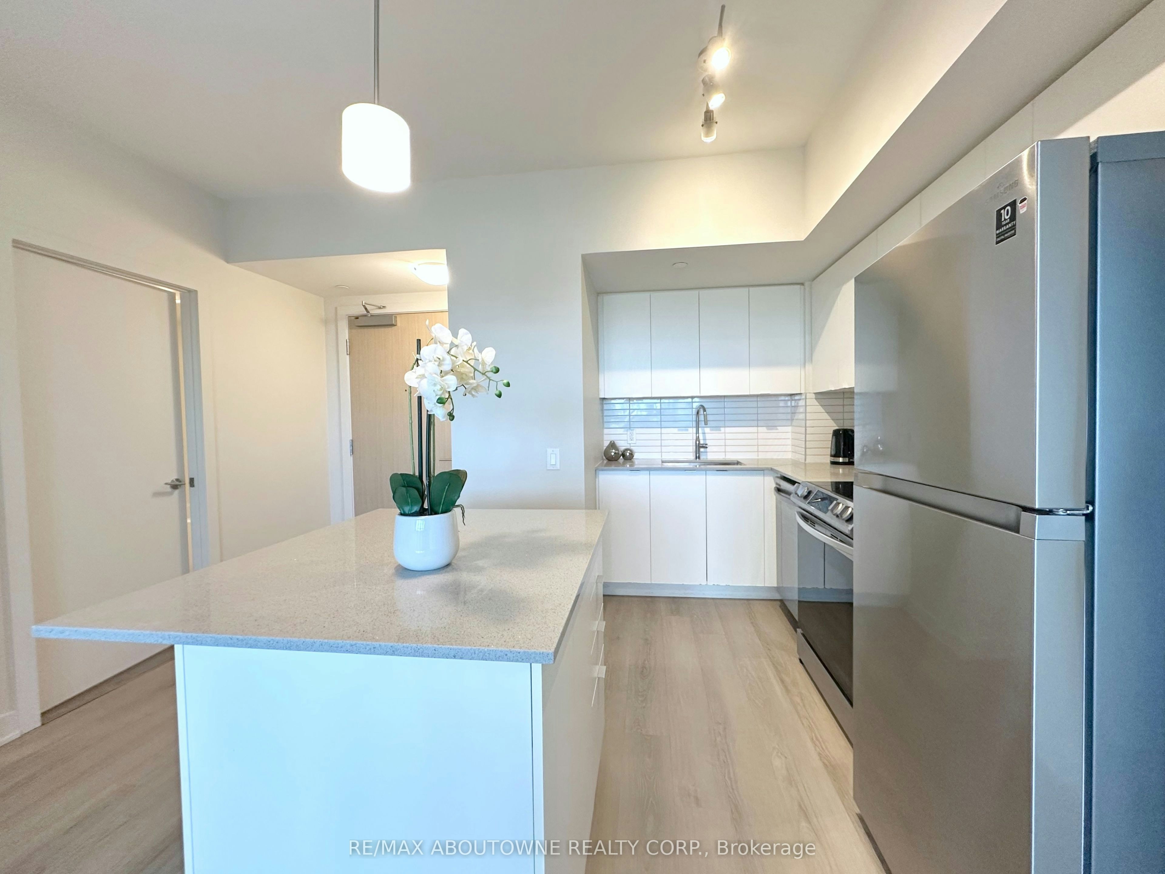 611-3385 Dundas Street W, Toronto, ON, M6S 2S2 - 5