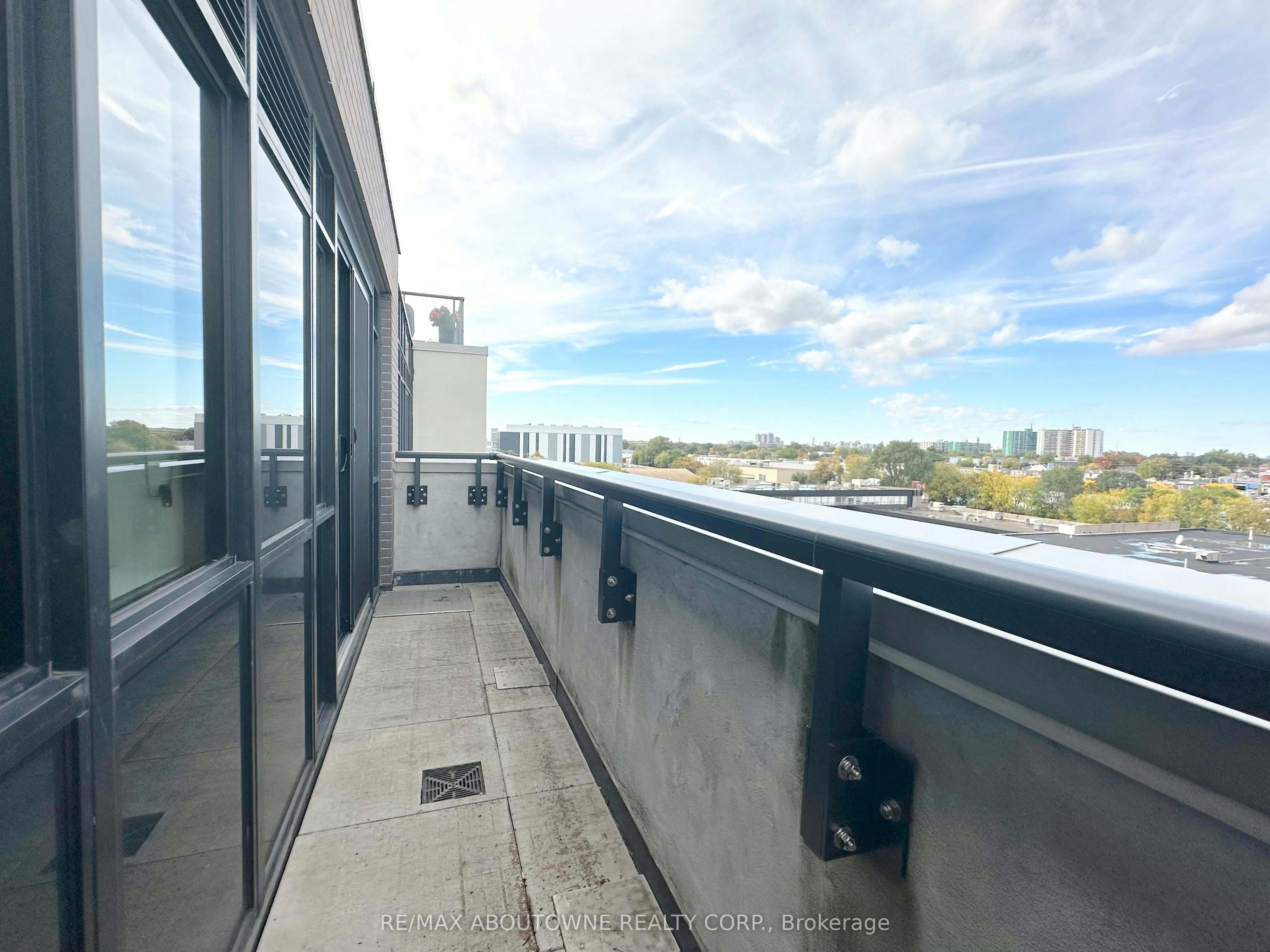 611-3385 Dundas Street W, Toronto, ON, M6S 2S2 - 13
