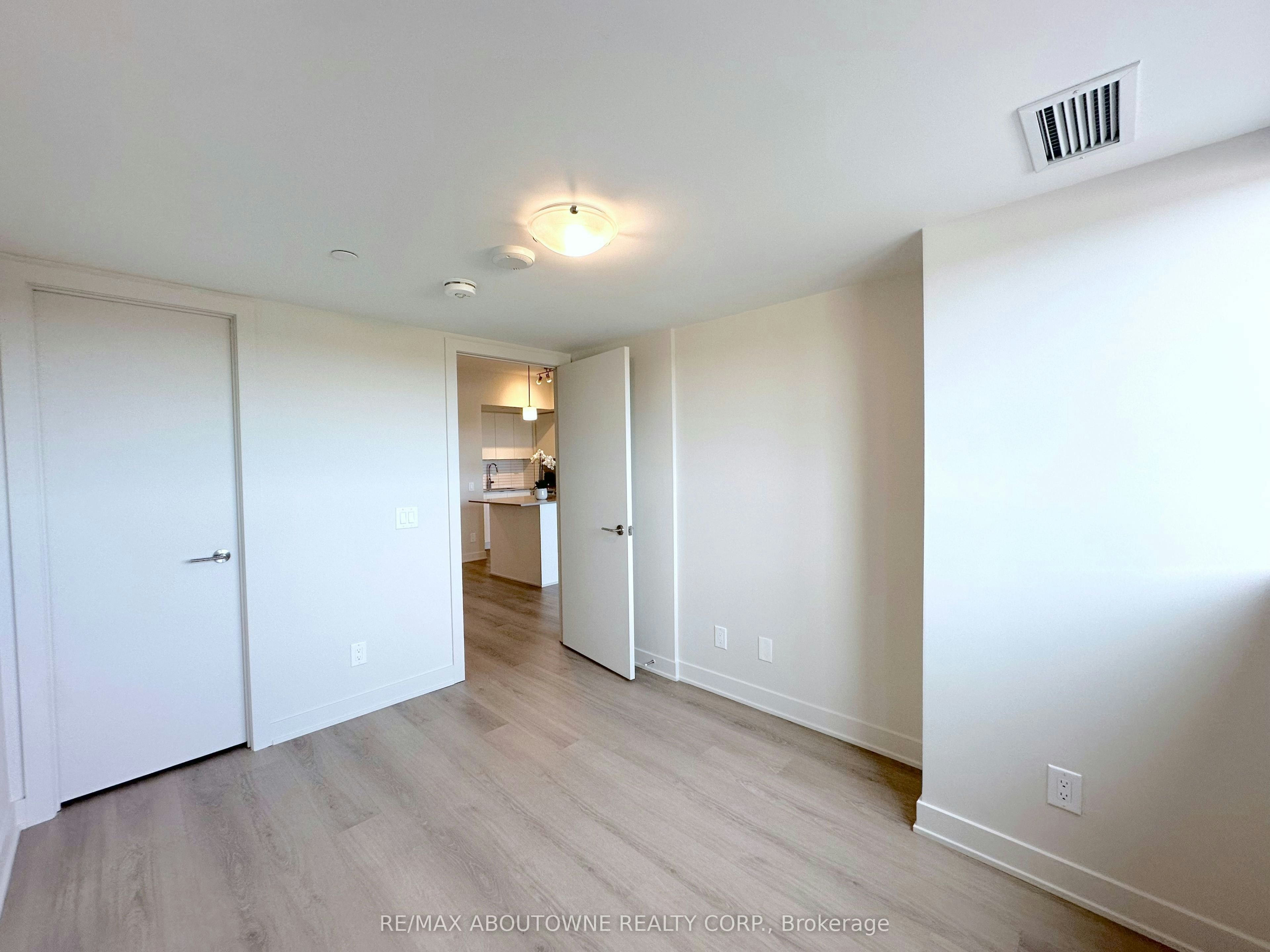 611-3385 Dundas Street W, Toronto, ON, M6S 2S2 - 8
