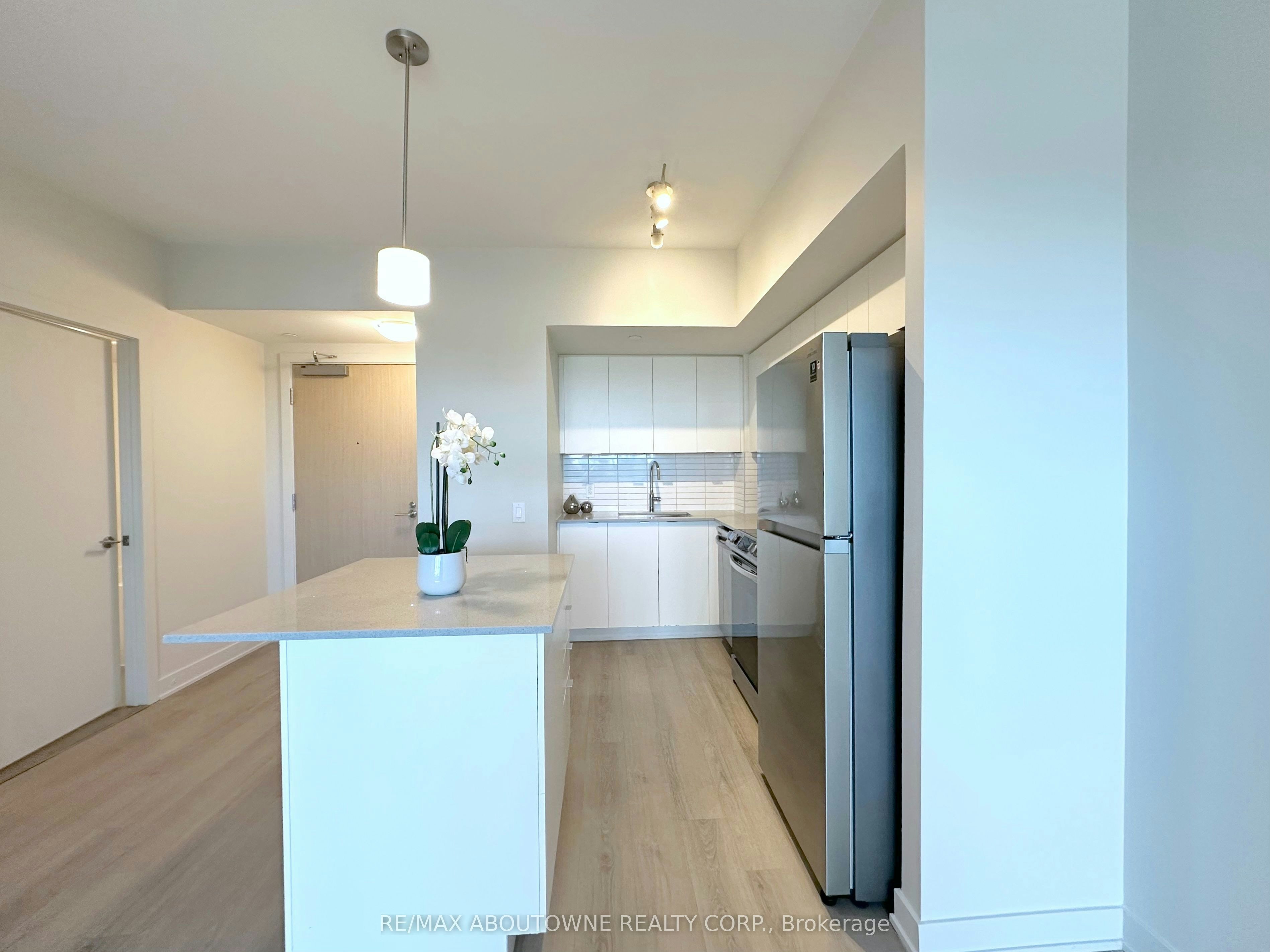 611-3385 Dundas Street W, Toronto, ON, M6S 2S2 - 4