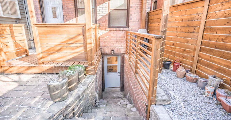 Main-226 Harvie Avenue, Toronto, ON, M6E 4K6 - 11