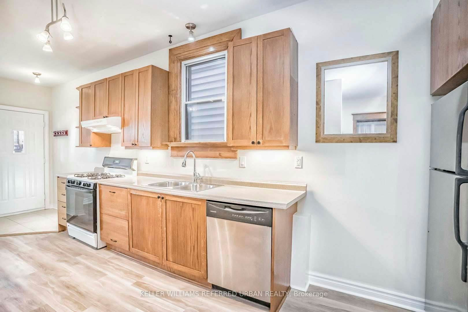 Main-226 Harvie Avenue, Toronto, ON, M6E 4K6 - 19