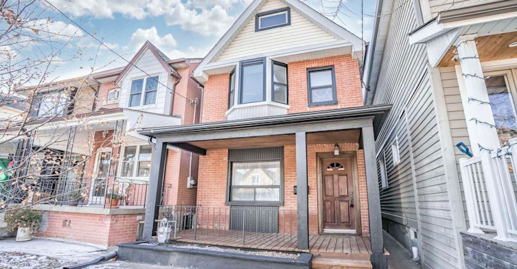 Main-226 Harvie Avenue, Toronto, ON, M6E 4K6