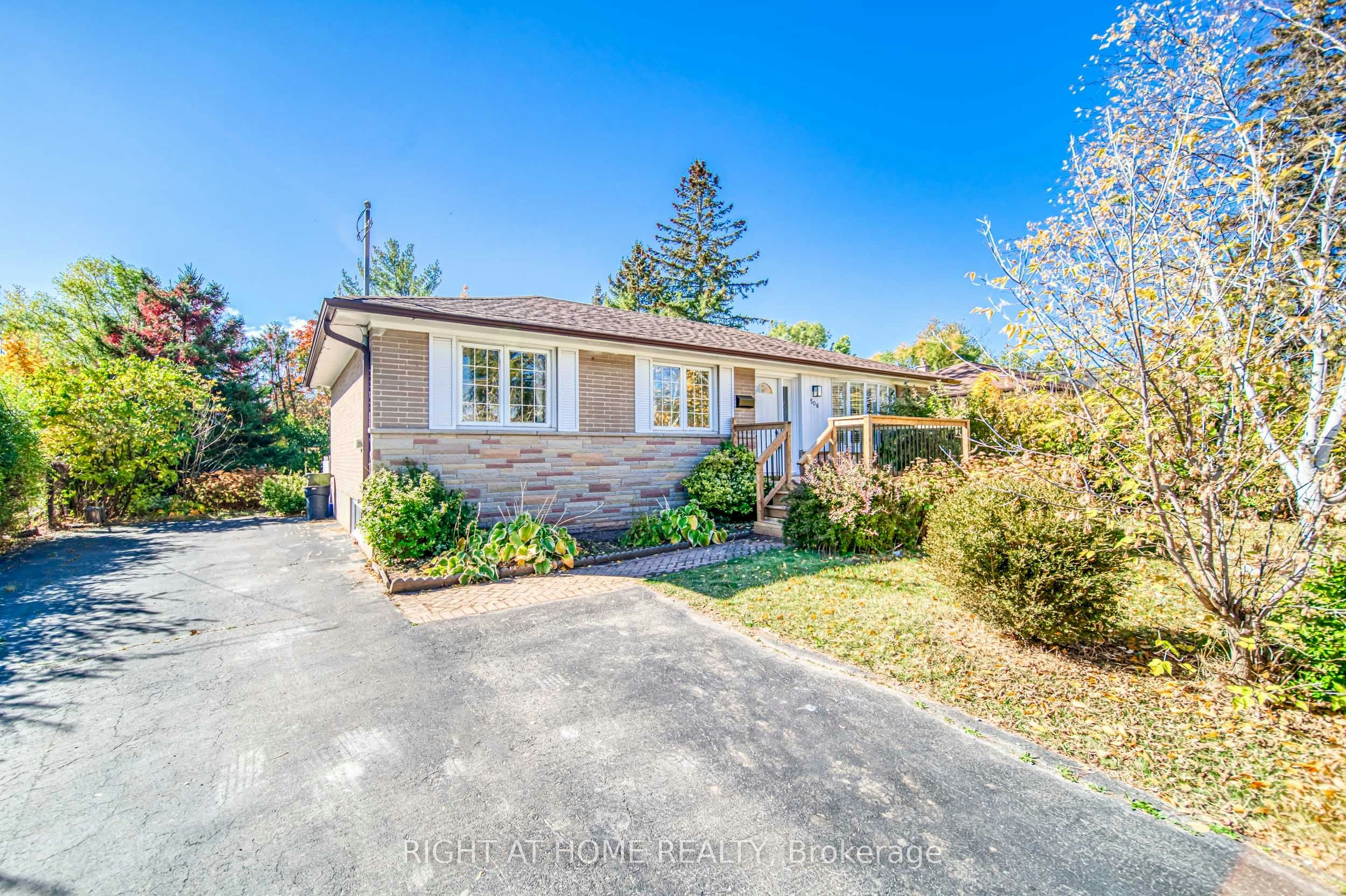 506 Trudale Court, Oakville, ON, L6L 4H1
