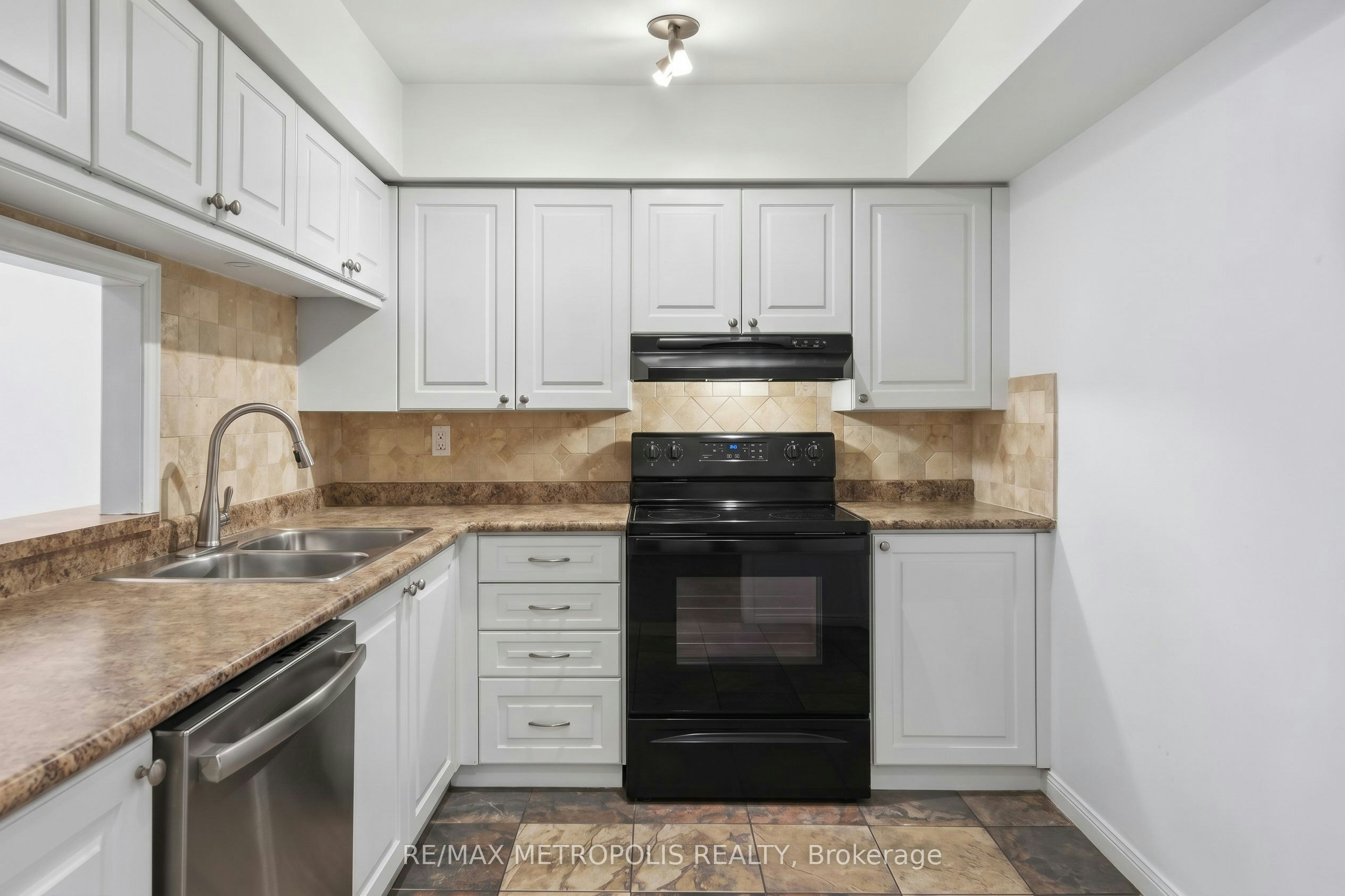 409-1485 Lakeshore Road E, Mississauga, ON, L5E 3G2 - 7