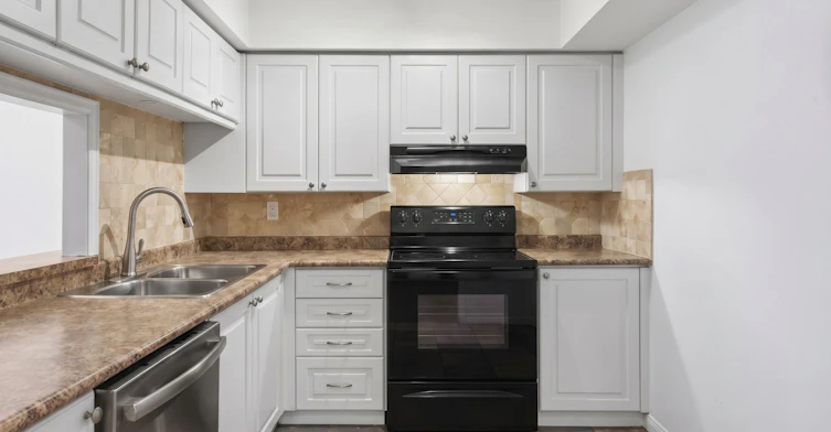 409-1485 Lakeshore Road E, Mississauga, ON, L5E 3G2 - 7