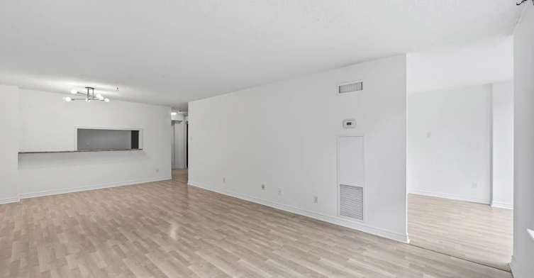 409-1485 Lakeshore Road E, Mississauga, ON, L5E 3G2 - 3