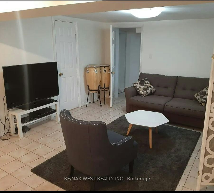 B2-34 Penhurst Avenue, Toronto, ON, M8Y 3A9 - 6