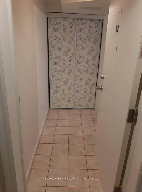 B2-34 Penhurst Avenue, Toronto, ON, M8Y 3A9 - 2