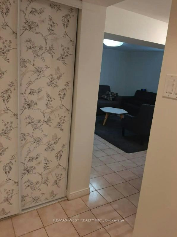 B2-34 Penhurst Avenue, Toronto, ON, M8Y 3A9 - 3