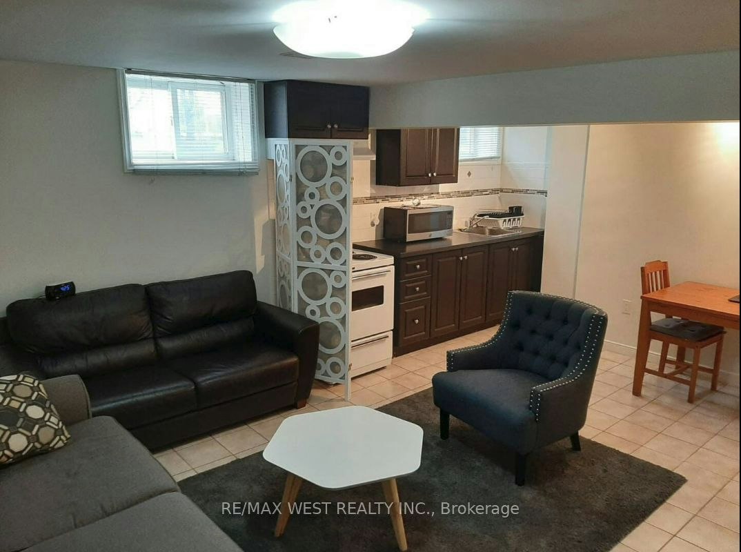 B2-34 Penhurst Avenue, Toronto, ON, M8Y 3A9 - 11