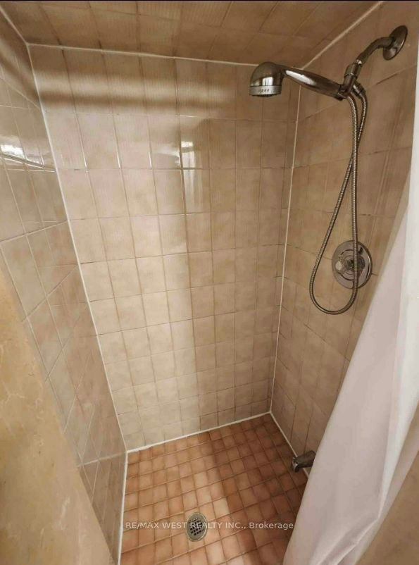 B2-34 Penhurst Avenue, Toronto, ON, M8Y 3A9 - 8