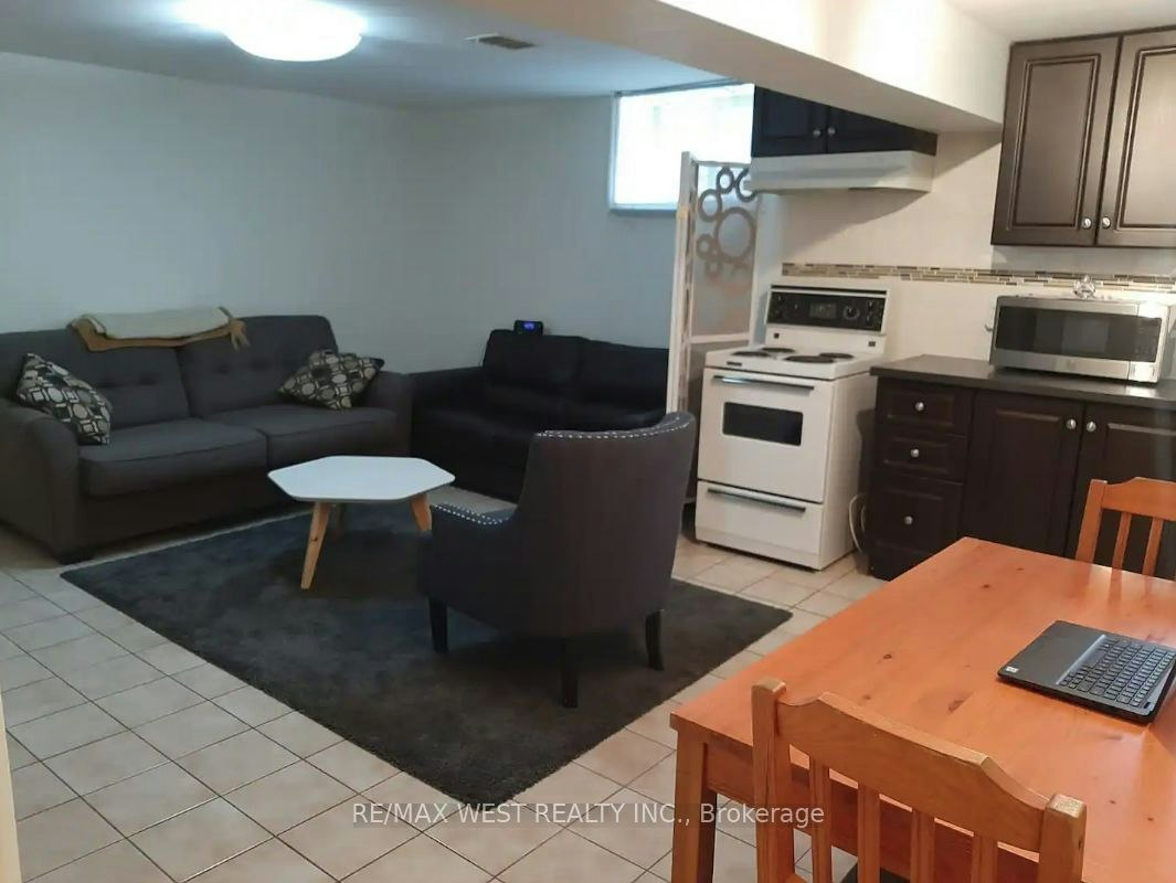 B2-34 Penhurst Avenue, Toronto, ON, M8Y 3A9 - 10