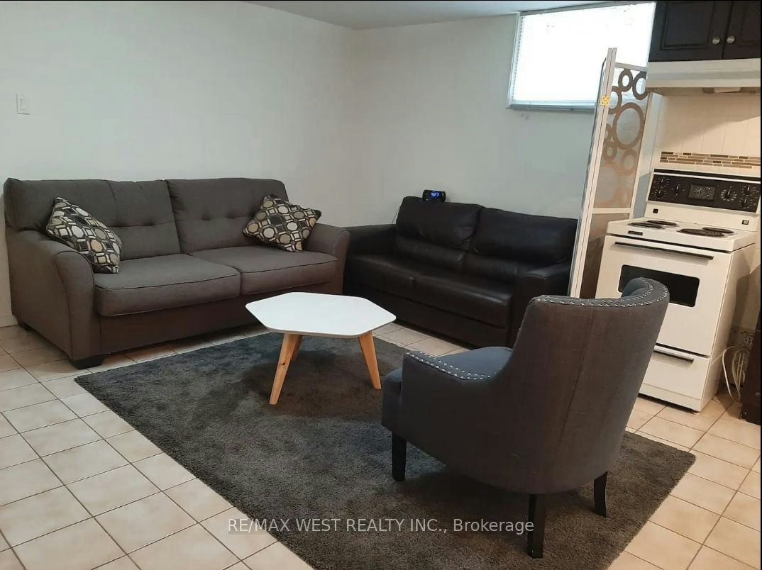 B2-34 Penhurst Avenue, Toronto, ON, M8Y 3A9 - 9