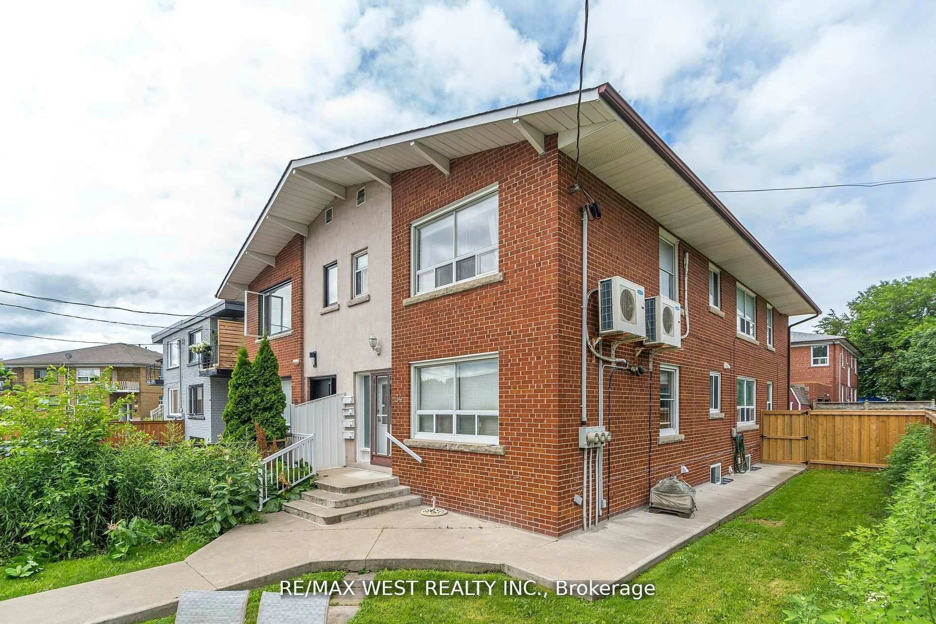 B2-34 Penhurst Avenue, Toronto, ON, M8Y 3A9