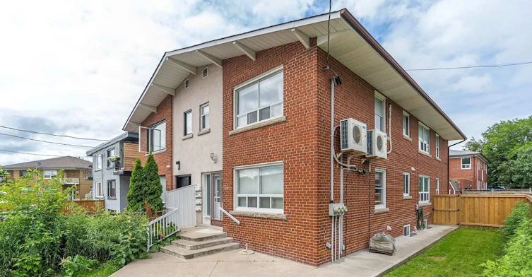 B2-34 Penhurst Avenue, Toronto, ON, M8Y 3A9