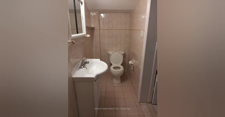 B2-34 Penhurst Avenue, Toronto, ON, M8Y 3A9 - 7