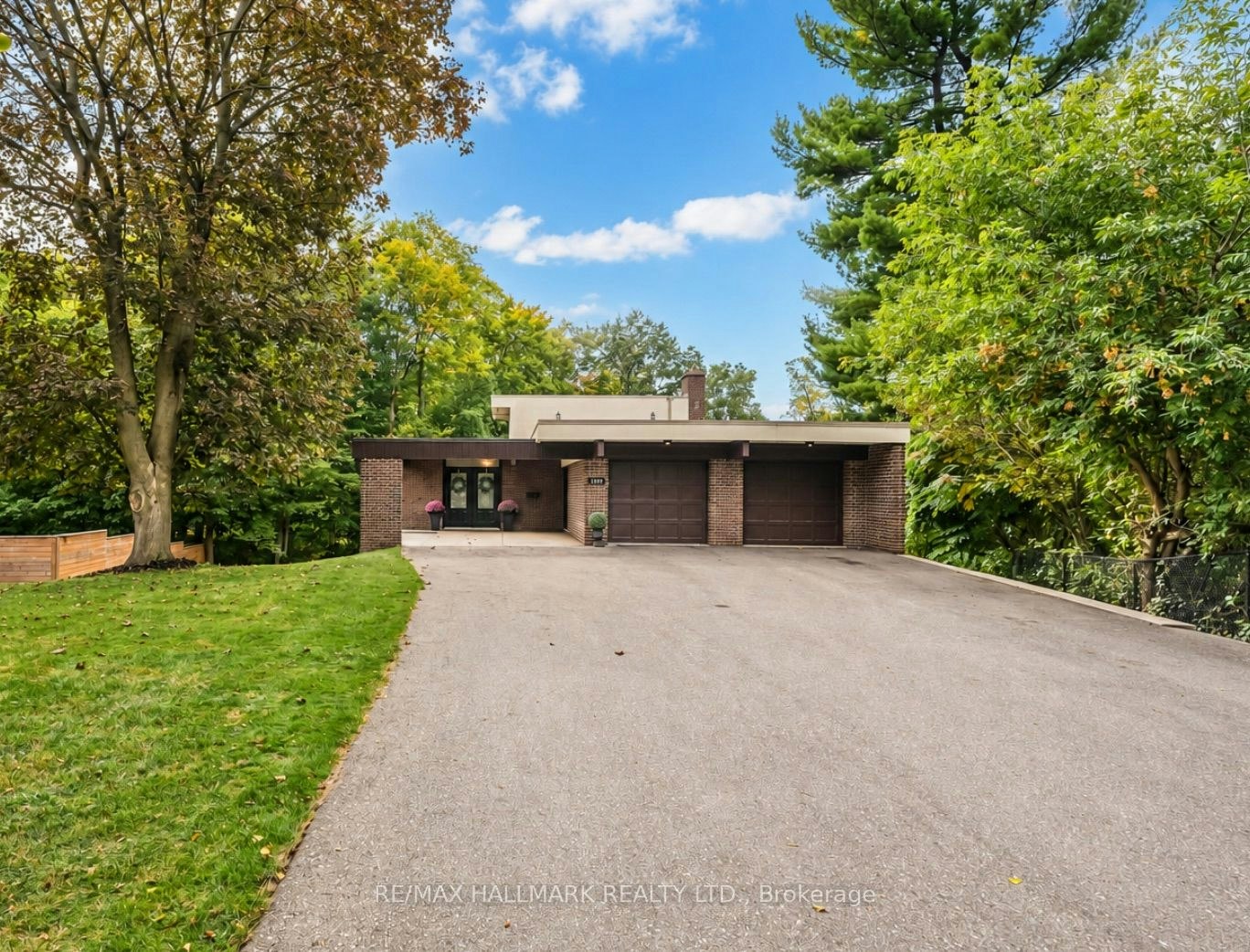 1499 Ashington Court, Mississauga, ON, L5C 1R5