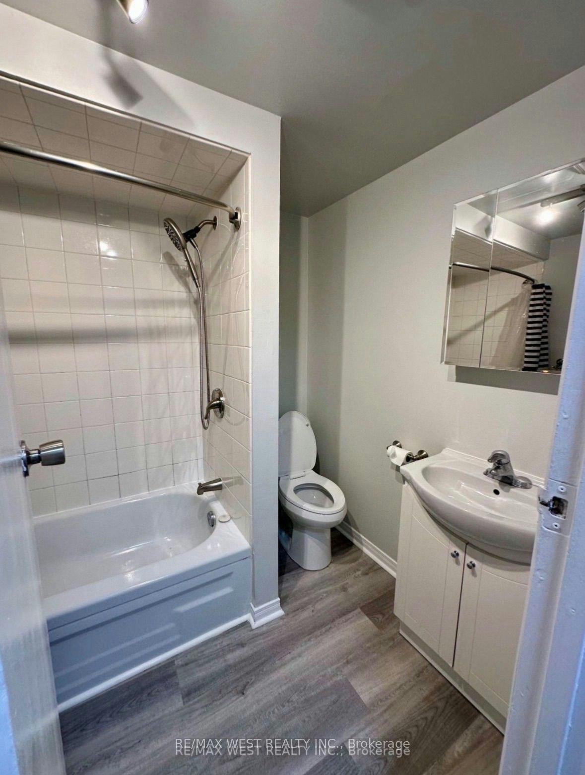 Bsmt-13 Sorauren Avenue, Toronto, ON, M6R 2C6 - 11