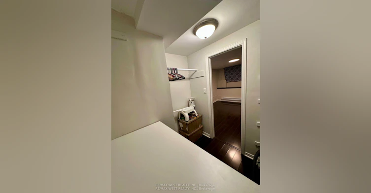 Bsmt-13 Sorauren Avenue, Toronto, ON, M6R 2C6 - 12